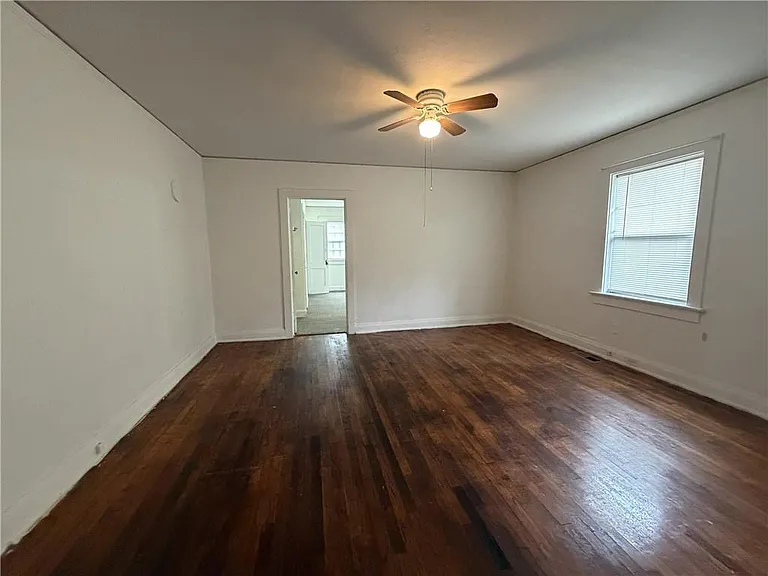 2353 Shelby St — Photo 2