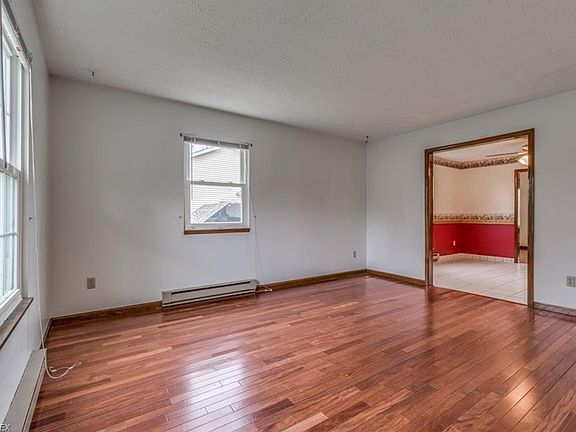 4th image of 1400 Erieview Dr
