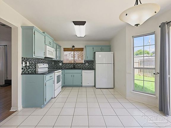 3rd image of 446 Sandy Ridge Cir
