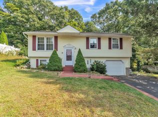 15 Carriage Dr, Naugatuck, CT 06770