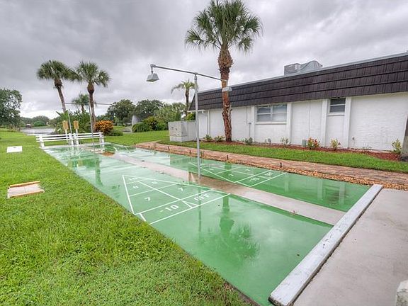 3rd image of 3908 Ashwood Ln #63