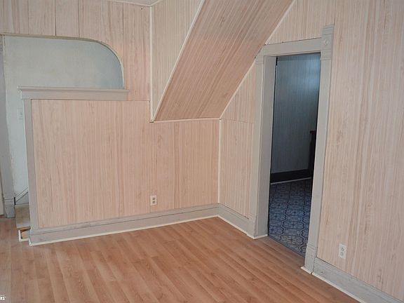 5th image of 707 6th Ave E