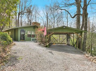 218 Hickory Ln, Lake Toxaway, NC 28747