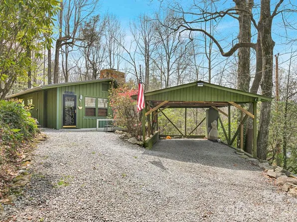 218 Hickory Ln, Lake Toxaway, NC 28747