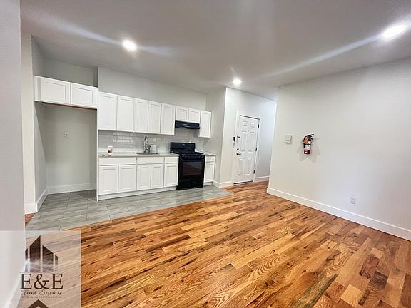 4th image of 38 Tillinghast St #1RA