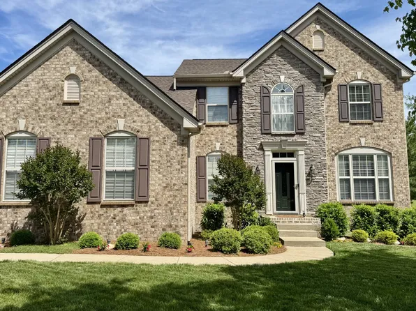 1023 Avery Trace Cir, Hendersonville, TN 37075