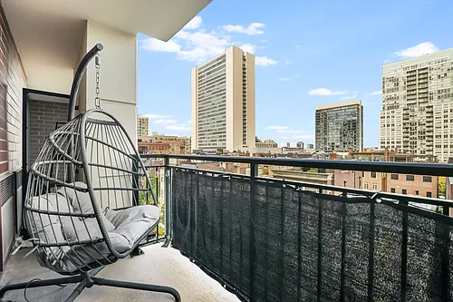 451 W Huron St #706 Photo 1