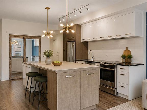 5th image of 811 E 5th St NE #208