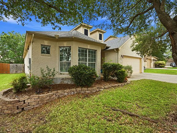 3rd image of 305 HILTON DR