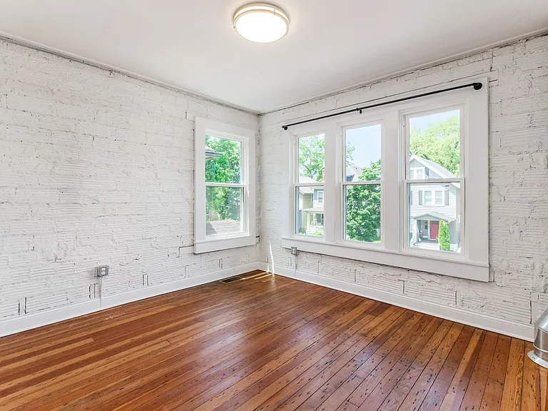 942 Linwood Ave — Photo 22