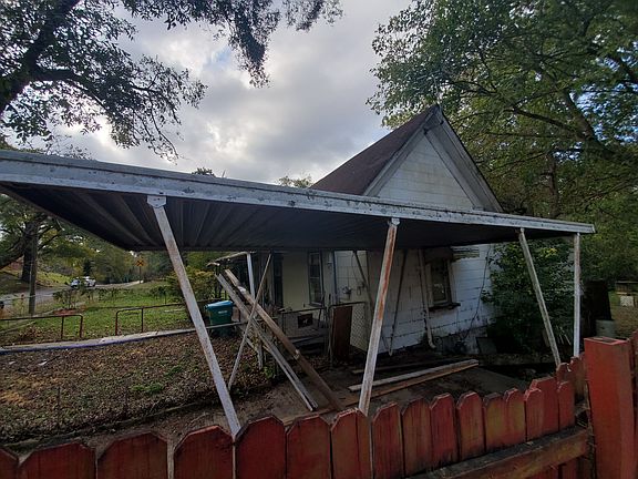3rd image of 412 W St N