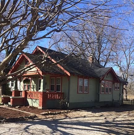 2nd image of 521 W Maple St