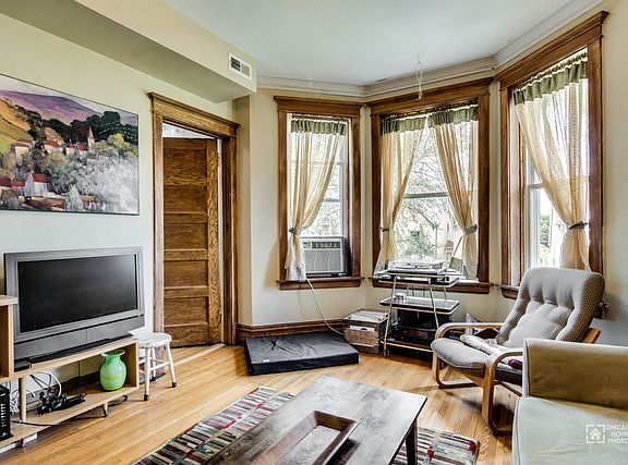 4th image of 3751 W Shakespeare Ave