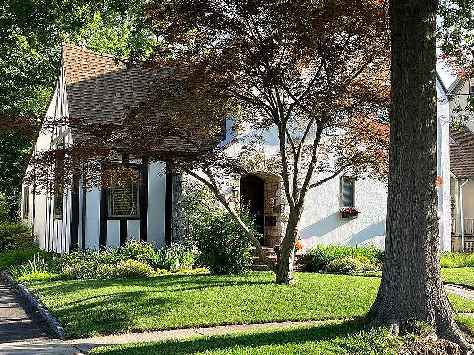 2nd image of 60 Auldwood Rd