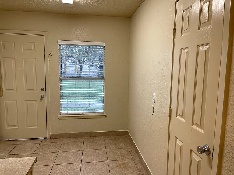 Marbach Manor Apartments — Photo 40