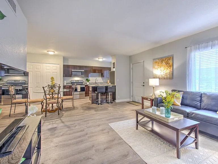 Pearl Cove Apartments — Photo 10