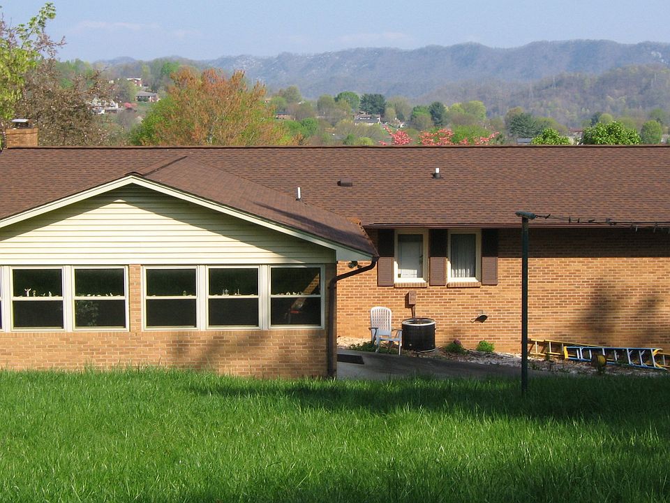2nd image of 732 S Sherbrooke Cir