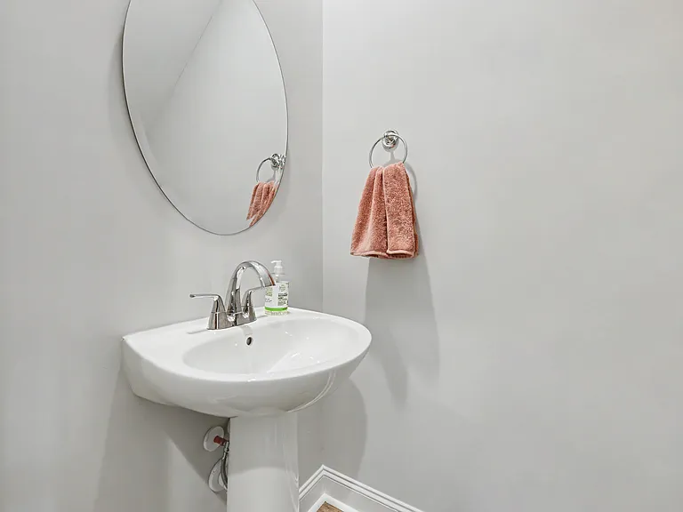 341 Chapman Cir — Photo 10