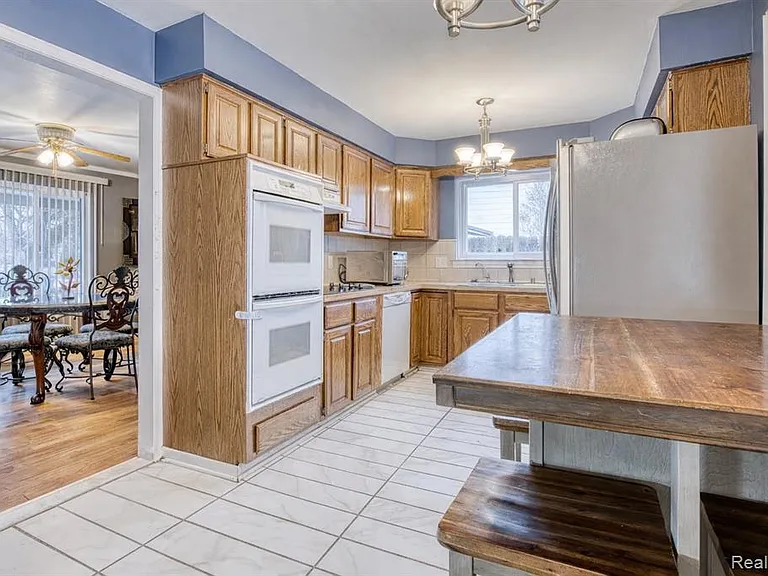 30650 Glenwood Cir — Photo 12