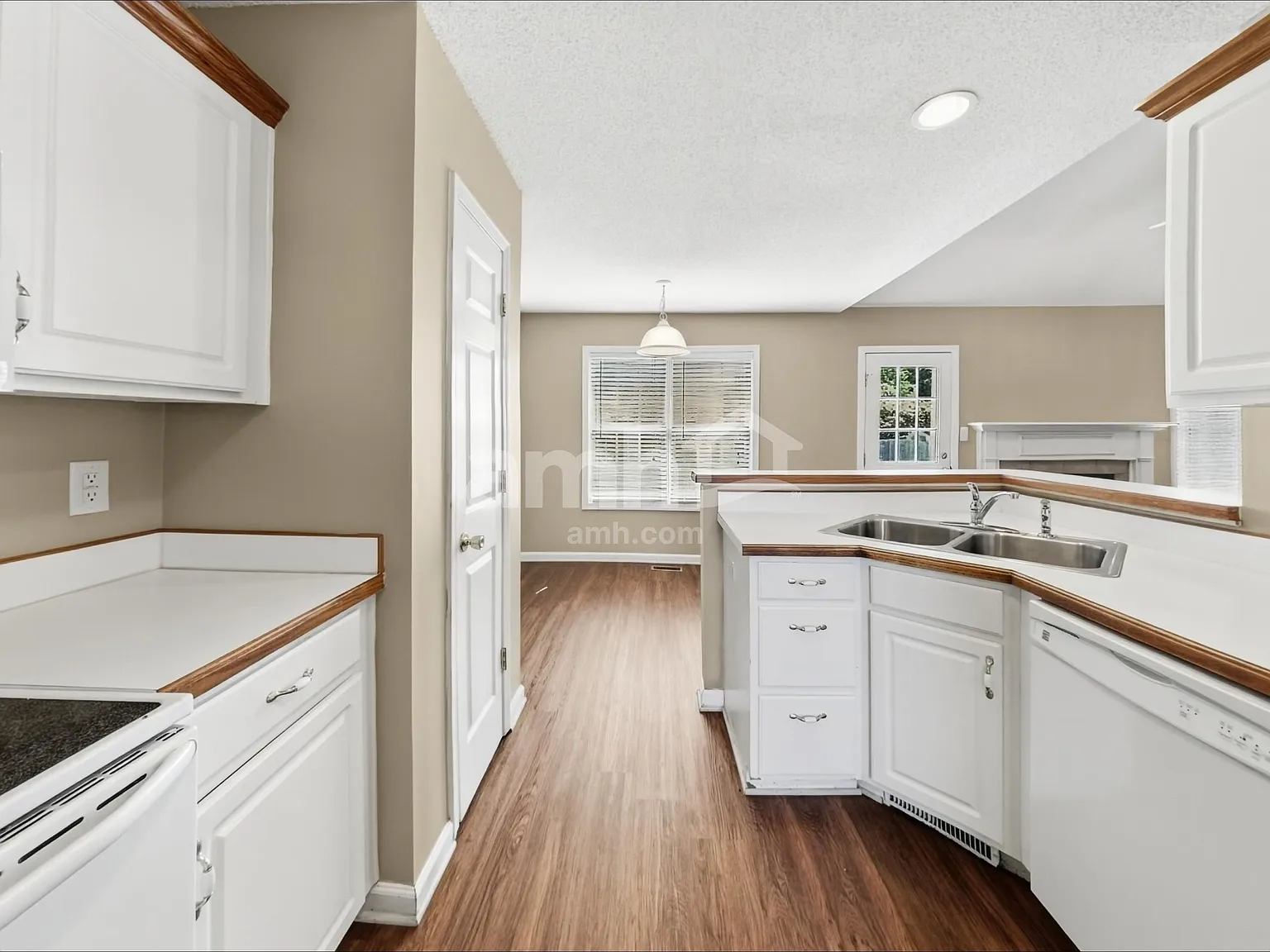 3 bed, 2.5 bath, 1874 sqft, $2,150 — Photo 3