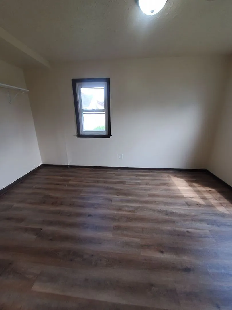 2 Bedroom Single Family — Photo 4