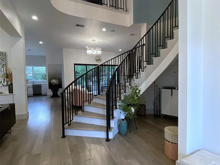 4043 Tartan Ln — Photo 2