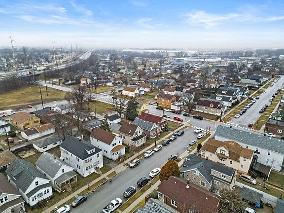 4th image of 4906 Walsh Ave