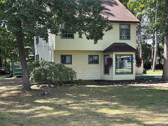 2nd image of 4725 Hickory Dr