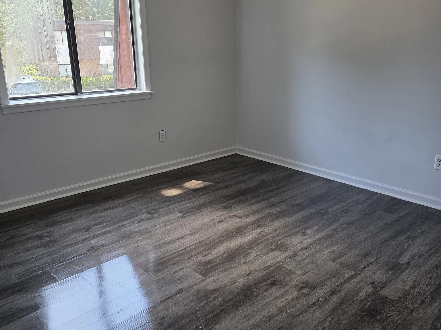 615 Carter Ln — Photo 2