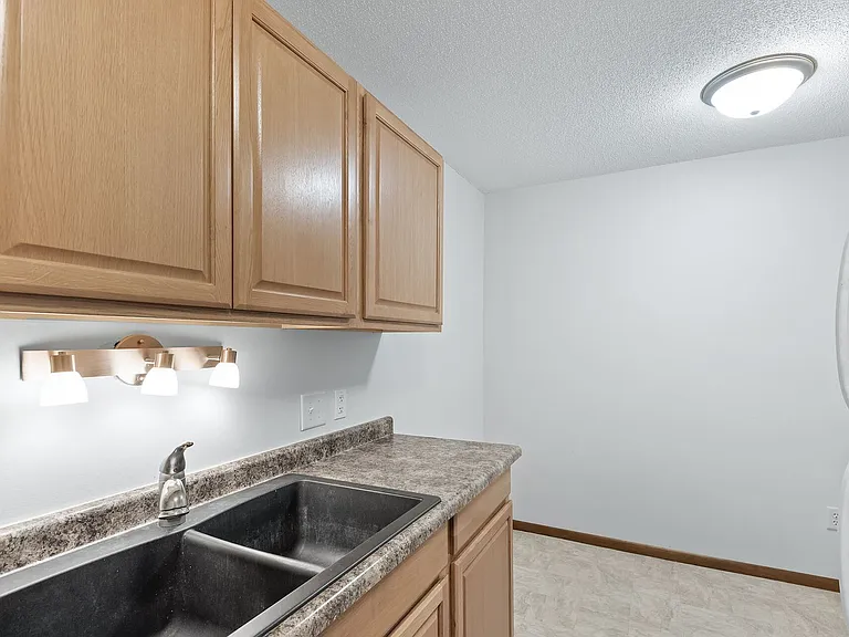 925 West Branch St — Photo 14
