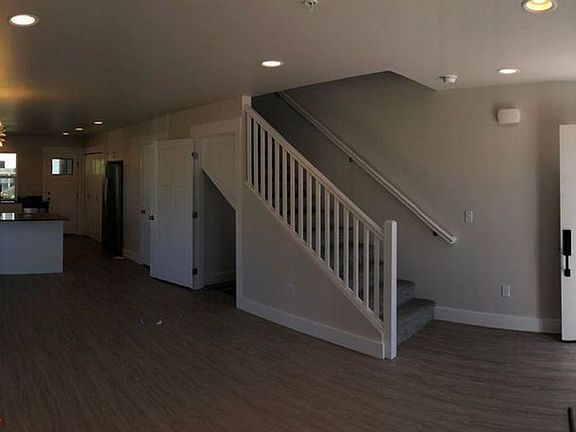 5th image of 1098 N 15th Ave