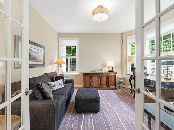 3rd image of 28 Braeburn Ln #28
