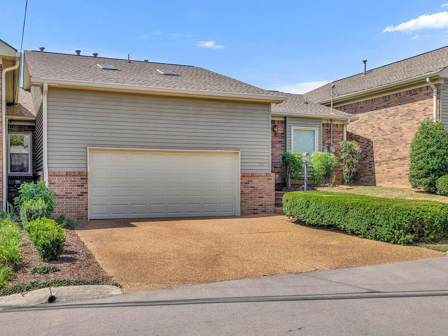 2 bed, 1604 sqft, $2,600 — Photo 3