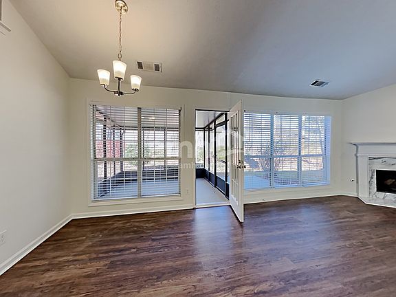 4th image of 2117 Steffi Ln NW