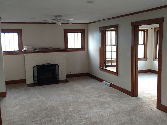 3rd image of 13725 W Center St