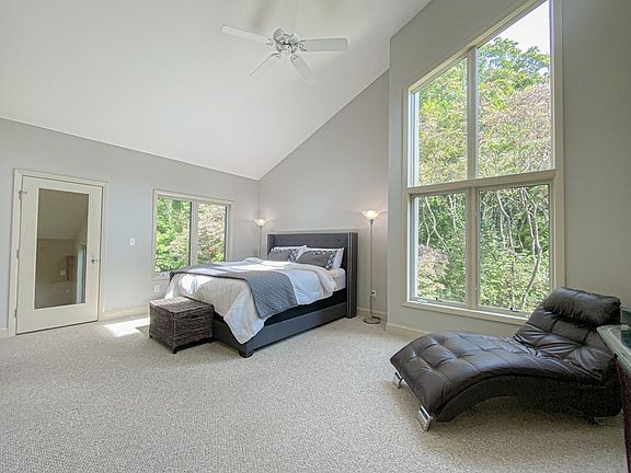 5th image of 705 Bradford St