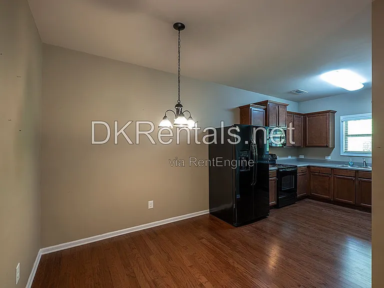 345 Franklin Ln — Photo 9