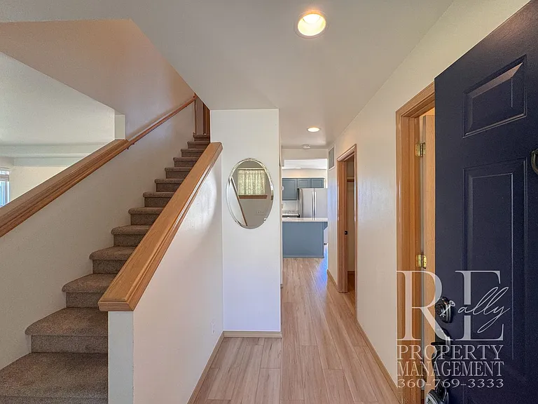 7250 Valley Wood Pl NE — Photo 3