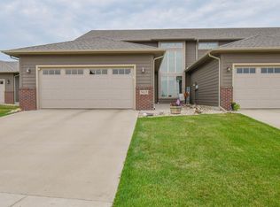 5615 S Yarrow Trl, Sioux Falls, SD 57108