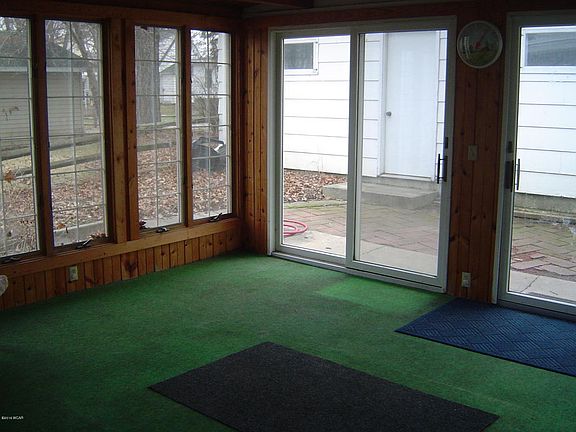 4th image of 303 S Swain St