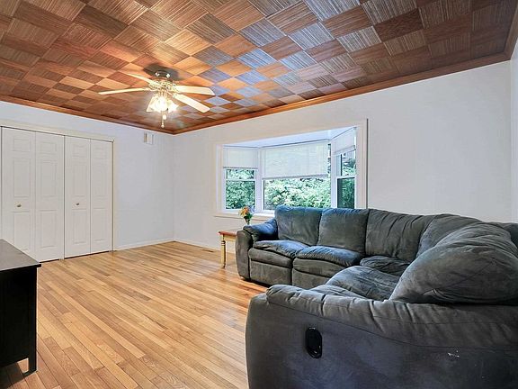 4th image of 20 Saratoga Ct