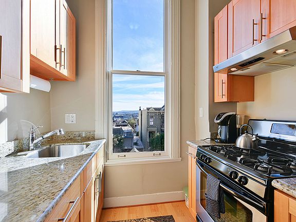 5th image of 2162 Pine St APT 201