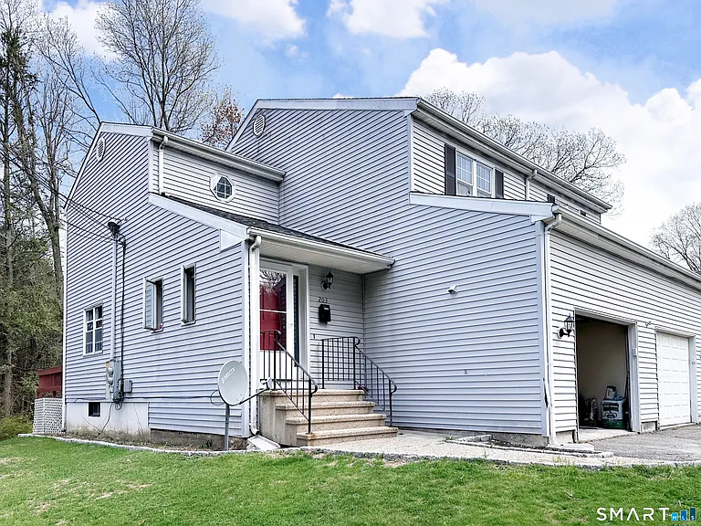 203 Capewell Ave — Photo 4