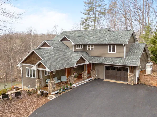 1830 Bentivar Dr, Charlottesville, VA 22911