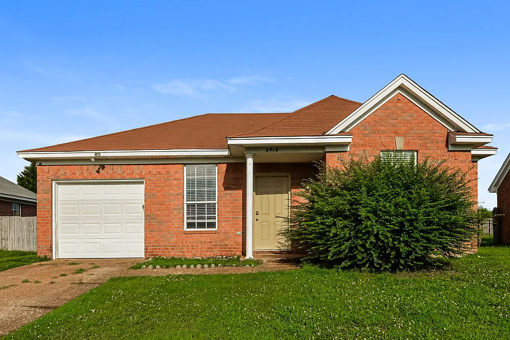 3 bed, 2.0 bath, 1306 sqft, $1,525 — Photo 1