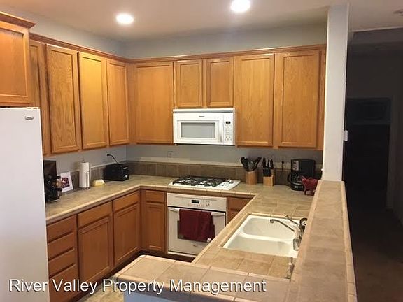 4th image of 3301 N Park Dr Unit 3412