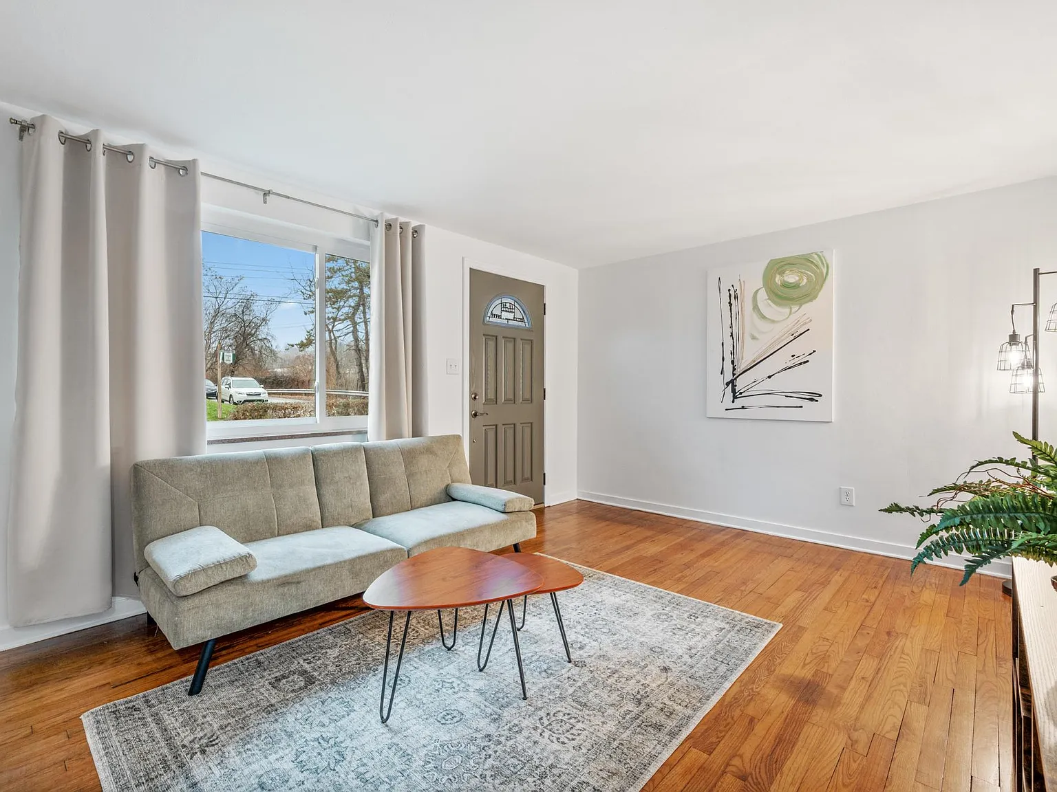 3 bed, $2,300 — Photo 2