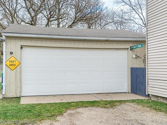3rd image of 7095 Kessling St