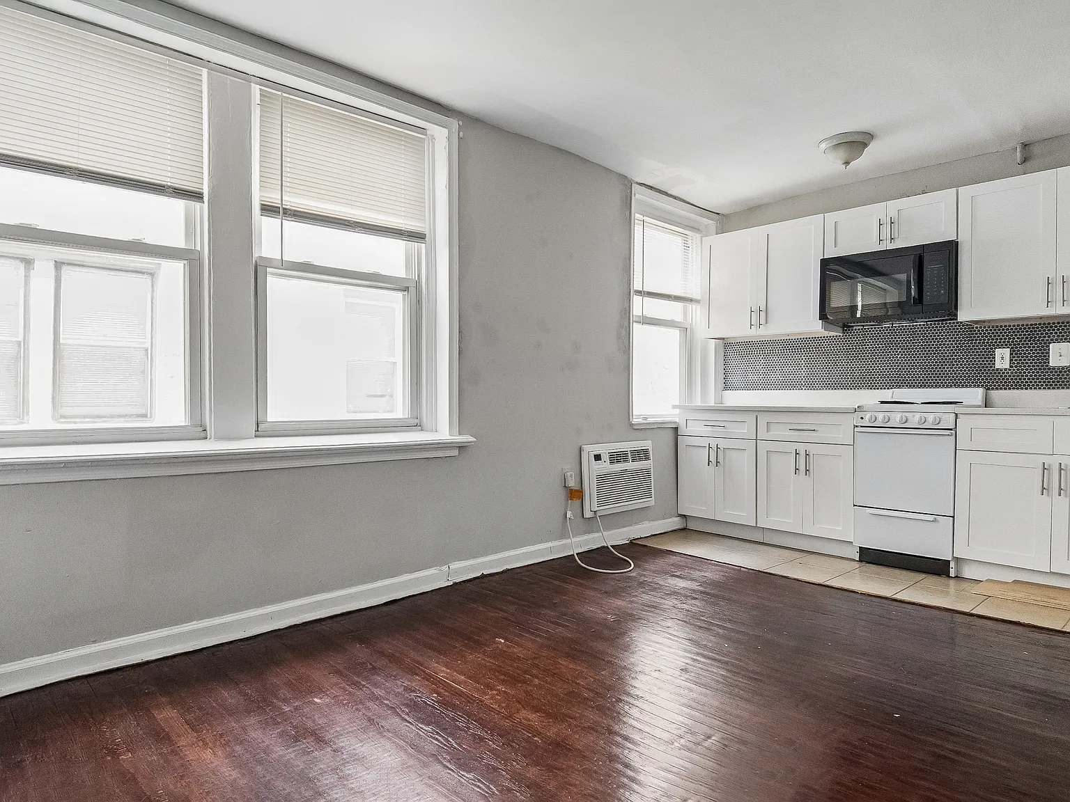 Studio, $890 — Photo 4