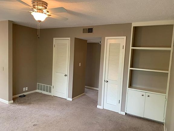 3rd image of 8428 Travis Ln APT B